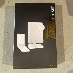Impressions Vanity Touch The Set in white
Touch XL and the TouchUp